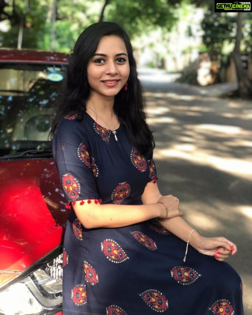 Suza Kumar Instagram - Hope u all enjoying this long holidays 😍 happy #saraswatipuja #dussehra ✨🧡 Be blessed ,hope all ur wishes come true 💫 and have a great time with family nd frnds ❤😘 . #festivalvibes #beblessed #lifeisbeautiful #grateful #happygirlsaretheprettiest #happydays 💗☺😊♥