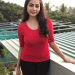Suza Kumar Instagram - Sparkle all the way ✨⚡️✨ . #livethelifeyoulove #letitgo #healyourself #shinebrightlikeadiamond 🌟❤️