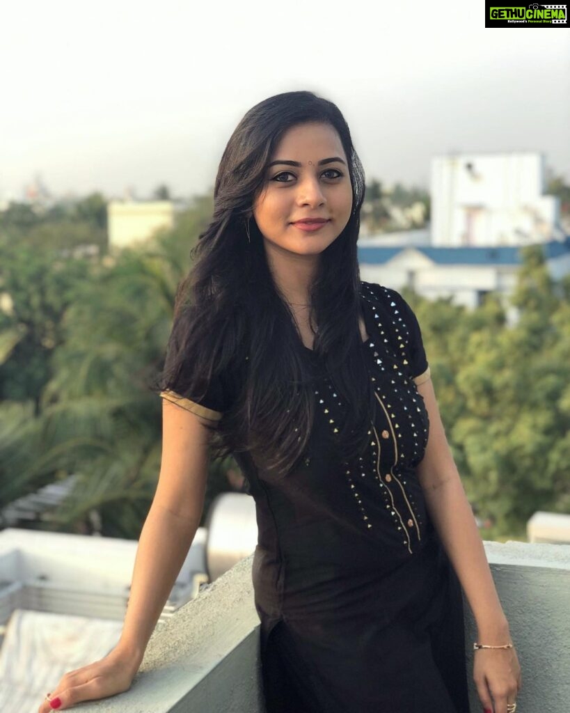 Suza Kumar Instagram - Itz been a while I posted ✨🙋🏻‍♀ Sometimes u need time for yourself away from everything ,u need silence which make u understand many things abt urself ♥and also abt ppl around u 🤷🏻‍♀ Growing stronger with the chaos,back stabs and so many lessons life giving me 🧚🏻‍♀ . Trying to find back my happy peacefull place 💭☃.. Only we can find our happiness ,no one can give it to us 😊 . #giveyourselftime #yourstrongerthanyouthink #healyoursoul #livethelifeyoulove ♥✨