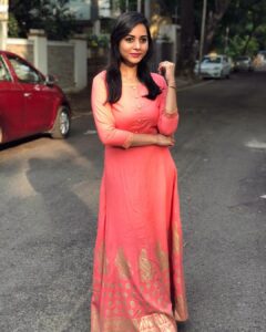 Suza Kumar Instagram - This beautiful dress 👗 from @poshe_mode ❤️✨
.
📸 @dani_cliff_92 🐵
.
#staypositive #holdon #lifeisbeautiful #liveyourbestlife 💕✨