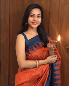 Suza Kumar Instagram - தீபம் ❤️✨💕
.
#karthigaideepam #blessed #goodvibes #deepam #happygirlsaretheprettiest #livelovelaugh ✨💕☺️