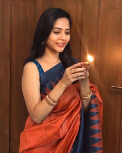 Suza Kumar Instagram - தீபம் ❤️✨💕
.
#karthigaideepam #blessed #goodvibes #deepam #happygirlsaretheprettiest #livelovelaugh ✨💕☺️