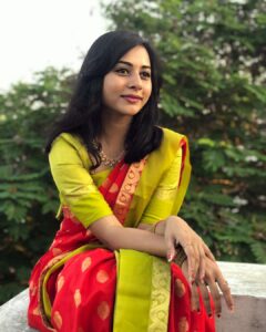 Suza Kumar Instagram - Wishing u all a beautiful Deepavali ✨😊❤️ .
.
Let only the happiness ,good vibes and positive energy flow around u and never let that smile go away from yu ♥️
Stay safe and have fun like the old times we do 😆☺️ .
.
have a safe and colourful Deepavali ✨💫💥
.
#happydiwali #festivaloflights #deepavali #familylove #stayblessed #staysafe #happiness 💕✨💫