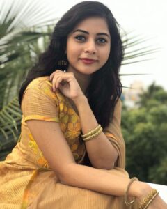 Suza Kumar Instagram - Never expect or depend on someone to make u happy ❣️🤷🏻‍♀️
Happines lies within you .
Find yourself, knw ur worth nd find your happiness by finding the real you ♥️
Trust the process and hold one ☺️✨
.
#happinessisachoice #trusttheprocess🙏 #holdon #lifelessons #knowyourworth #livelovelaugh 💫🧡