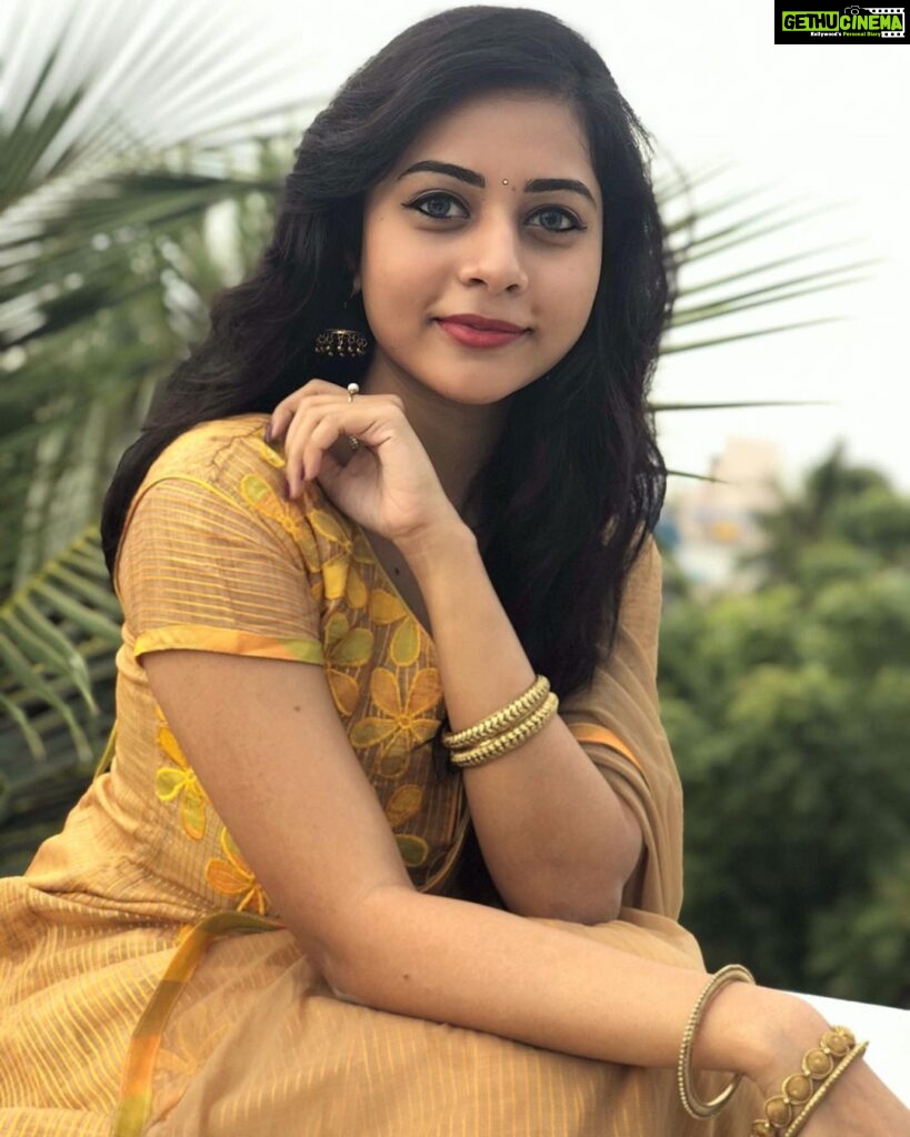 Suza Kumar Instagram - Never expect or depend on someone to make u happy ❣🤷🏻‍♀ Happines lies within you . Find yourself, knw ur worth nd find your happiness by finding the real you ♥ Trust the process and hold one ☺✨ . #happinessisachoice #trusttheprocess🙏 #holdon #lifelessons #knowyourworth #livelovelaugh 💫🧡