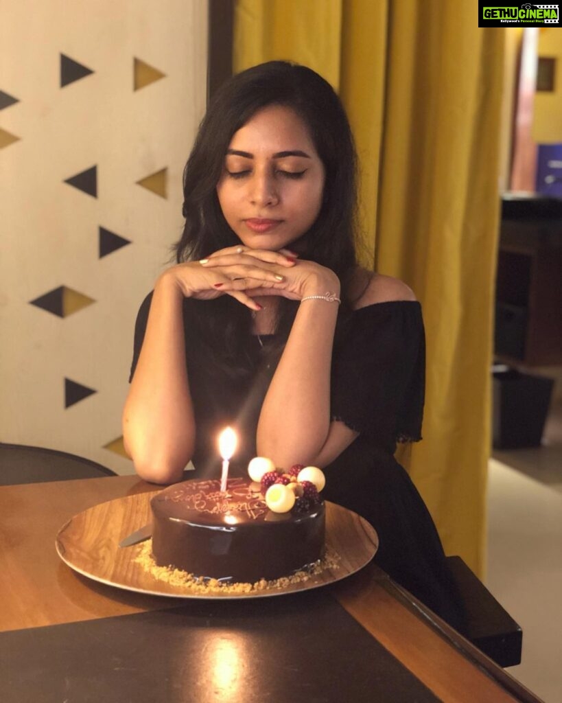 Suza Kumar Instagram - Itz just a very spl b’day ❤️🥰 Thank u guys for making it more spl with ur lovely wishes and happy happy vibes 😘 what more I need than to see so many lovely msges when I wake up and being with the ppl who love me ,who took some extra step to make me happy and spl today 🥰♥️ #pampered I love u guys more . . Stay happy all and let’s live the life we love and create more memories to treasure 😘❤️ . #birthdaygirl #september16 #positivevibes #letsstartfresh #septemberbaby #lovelife #grateful ✨🌸