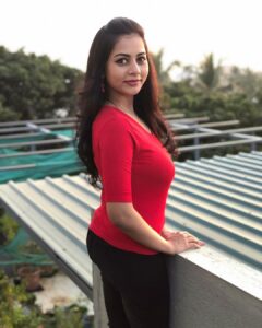 Suza Kumar Instagram - Sparkle all the way ✨⚡️✨
.
#livethelifeyoulove #letitgo #healyourself #shinebrightlikeadiamond 🌟❤️