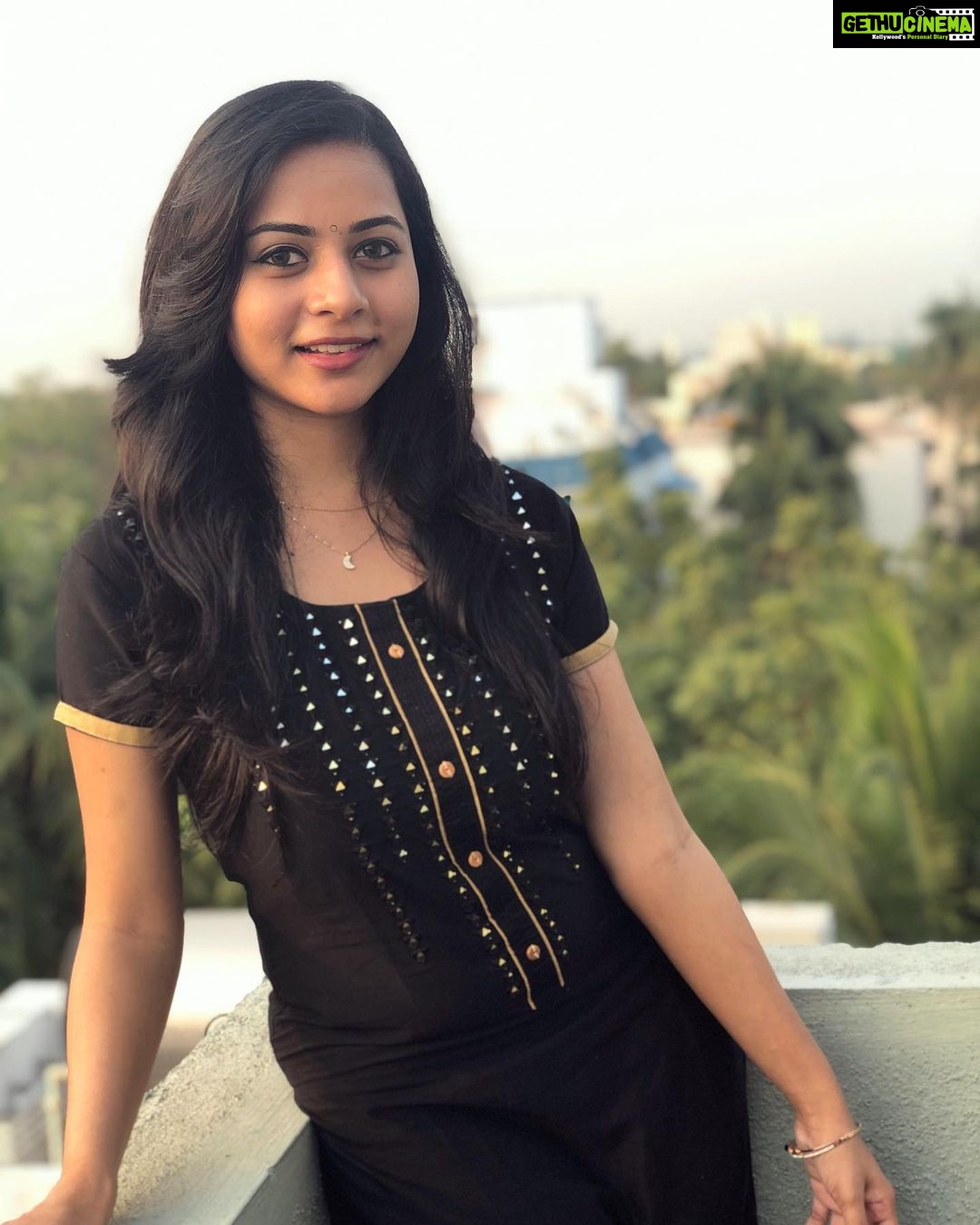 Suza Kumar Instagram - Itz been a while I posted β¨ππ»ββοΈ Sometimes u need time for yourself away from everything ,u need silence which make u understand many things abt urself β₯οΈand also abt ppl around u π€·π»ββοΈ Growing stronger with the chaos,back stabs and so many lessons life giving me π§π»ββοΈ . Trying to find back my happy peacefull place πβοΈ.. Only we can find our happiness ,no one can give it to us π . #giveyourselftime #yourstrongerthanyouthink #healyoursoul #livethelifeyoulove β₯οΈβ¨