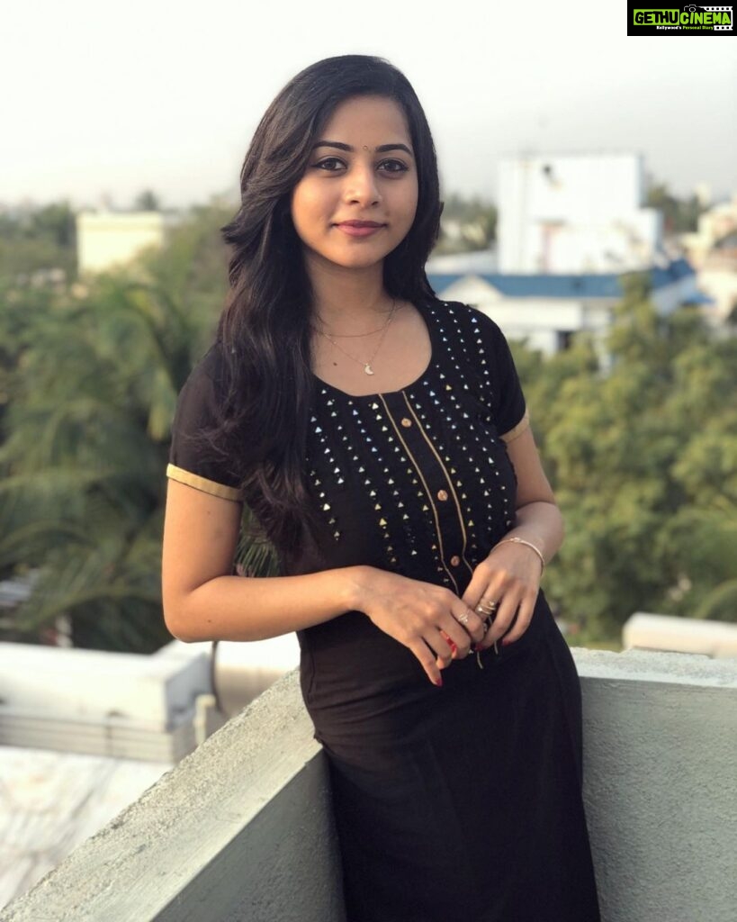 Suza Kumar Instagram - Itz been a while I posted ✨🙋🏻‍♀ Sometimes u need time for yourself away from everything ,u need silence which make u understand many things abt urself ♥and also abt ppl around u 🤷🏻‍♀ Growing stronger with the chaos,back stabs and so many lessons life giving me 🧚🏻‍♀ . Trying to find back my happy peacefull place 💭☃.. Only we can find our happiness ,no one can give it to us 😊 . #giveyourselftime #yourstrongerthanyouthink #healyoursoul #livethelifeyoulove ♥✨