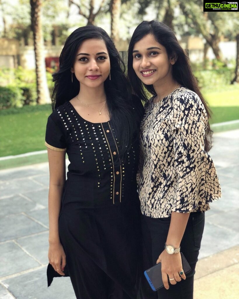 Suza Kumar Instagram - Happy birthday my prettiest Nila ♥️👸🏻🌛🎉🎊 I hope ur having a wonderful day and I miss u ..🐒 I wish you get all the love happiness and all that u wish for (including me 😂) be blessed 😇 . Stay happy and can’t wait to see u soon 😘 I want periya weightana treat 😒😋☺️ . #birthdaygirl #bestfriends #myprettygirl #beblessed #friendslikesisters #livelovelaugh 🧚🏻‍♀️✨❤️
