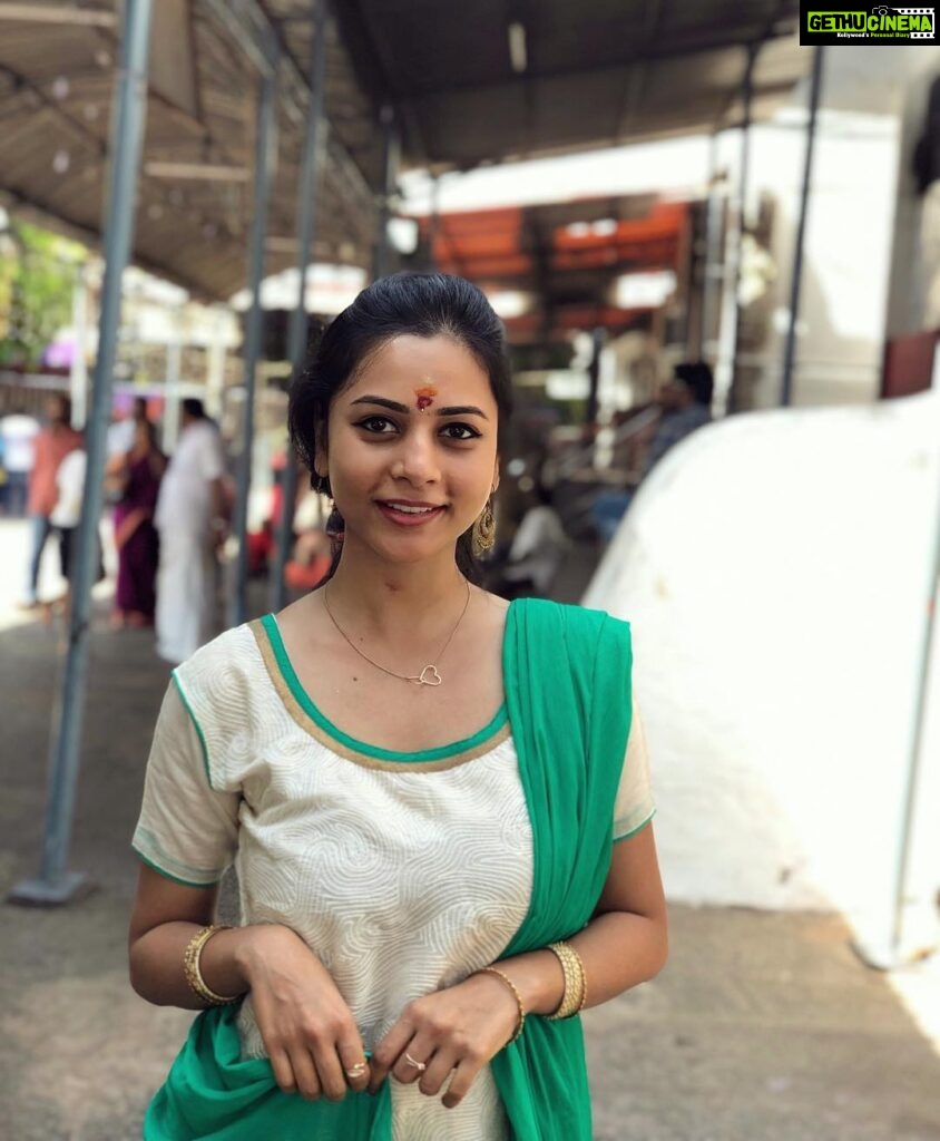Suza Kumar Instagram - Temple time #kalahasti ♥😇 . Let only Gud vibes and happiness stays with us forever in this journey ✨✨☺♥ . Ps -yes that rare over bhakthi face 😅🥰☺ . #temple #kalahasthi #blessed #goodvibes #livelovelaugh ✨☺ Sri kalahasti