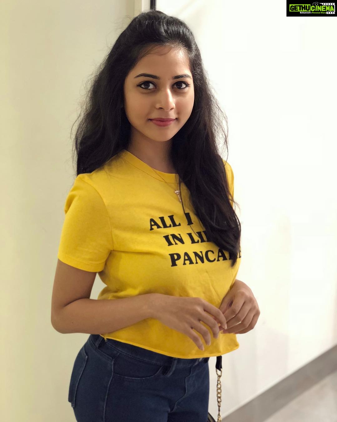 Suza Kumar Instagram - Slay it 🔥 . #ignorenegativity #liveyourdreams #slayqueen #onelife #livewithnoregrets #livelovelaugh ♥️✨