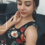 Suza Kumar Instagram – I guess everyone is still in dippam dappam mode on loop ,amidst all doing a dance video i thought ill do a reel with boomerang hehehe 🤭 
.
just a random fun with this addictive song 🐣😝🥰❤️ 
.
#dippamdappam #kathuvakularendukathal #livelovelaugh #happiness 🪄✨