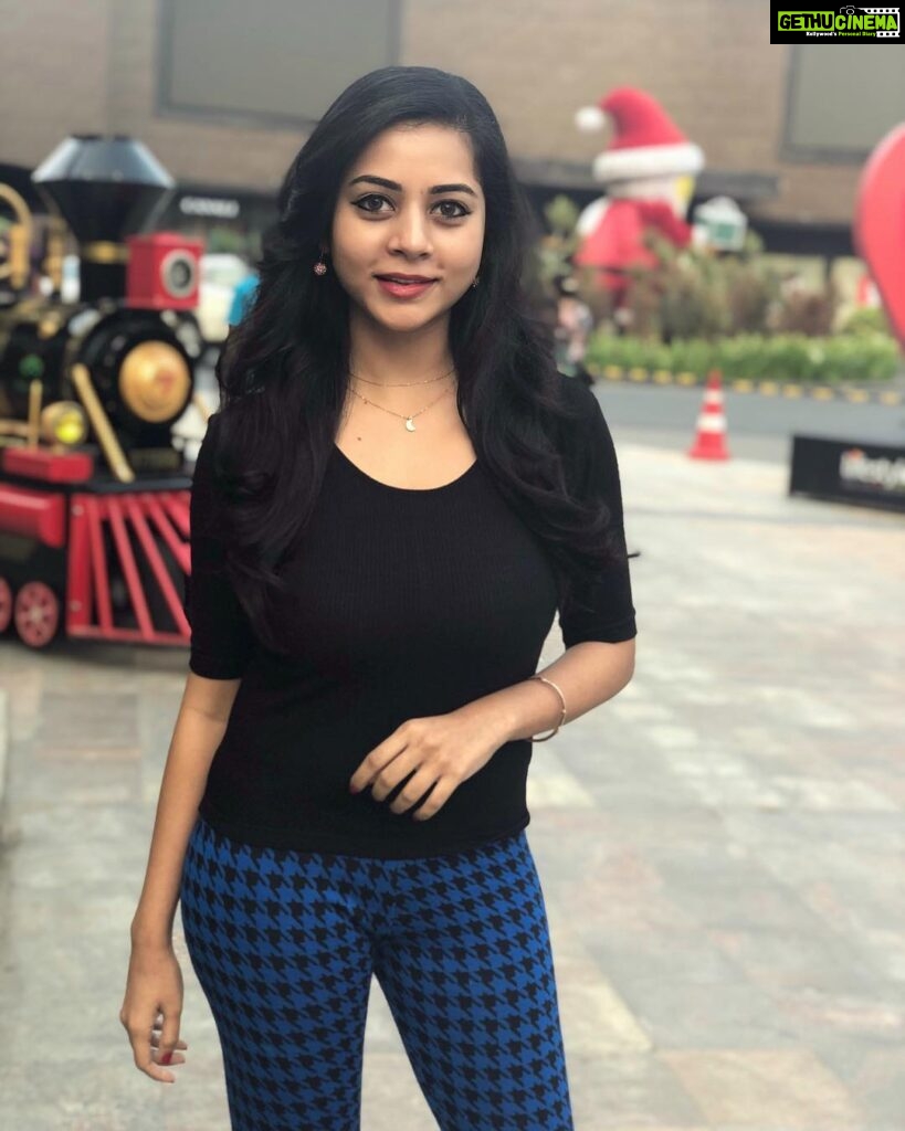 Suza Kumar Instagram - Still cant get over with those new year and festive vibes 🥰😋☺ happiest and free soul ✨🎅🏼⛄💥 . #newyearmood #freesoul #2019 #bringiton #dowhatyoulove #wanderlust ✨💛