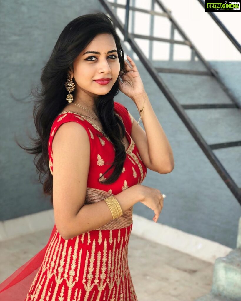 Suza Kumar Instagram - Last few days of 2018 🌸 Count ur blessings 😇 Love more 🥰 Forget bad memories😔 Forgive 🙃🙂 Live the moment 😌 Laugh more nd 😆🤣 Give love 💖 nd 🧡 Spread tons of positivity ✨♥ . Hope u all do only the gud things that make ur heart nd soul shine🌟nd feel happier nd create much more wonderful memories to treasure☺❤ . #lastfewdays #countyourblessings #lovemore #forgive #spreadpositivity #livelovelaugh #creatememories #livethelifeyoulove ✨☺💋