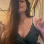 Swagatha S Krishnan Instagram - Getting ready for the show tonight @mskybar_klcc ! See you all 😘 #malaysia #kualalumpur #music #unplugged #concert #showtime #indian #independentartist