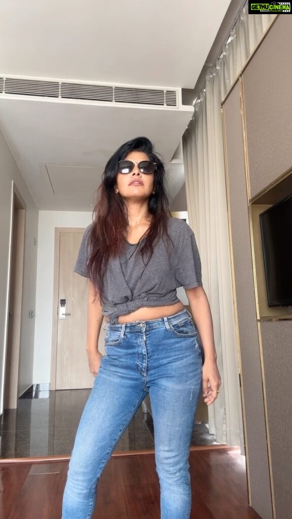 Swagatha S Krishnan Instagram - Wake up . Throw my sunglasses and lipstick on . Vibe. #goodmorning #madeyoulook #dance