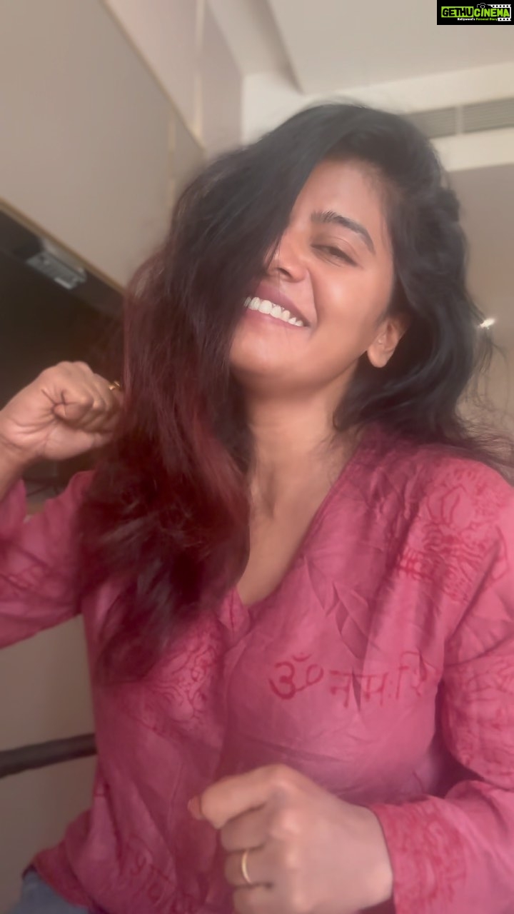 Swagatha S Krishnan Instagram - My New song is out 💃🏻 Alaadhiyaanen for the movie college road. Music by @ofrooooo. Ive sung this along with @dsathyaprakash . Lyrics by @kukarthikoffl . The movie stars @actor_lingesh_official & @ananthnag24 . Do listen to the song 💃🏻💃🏻💃🏻 #alaadhiyaanen