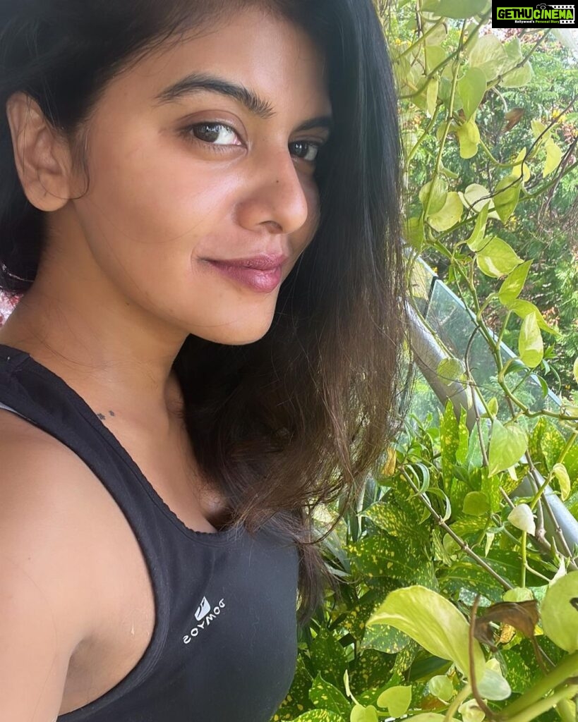 Swagatha S Krishnan Instagram - Recovering from bad health alongside a bad tan from outdoor shoots :) soo happy to be back on feet and Back to my bareskin days.. a 100 thank yous wont suffice the kinda help i got from my favourite dermatologist in town @dr_roopa.r and @ziclinic @uma.sethuraman . Their depigmentation peels have become my most favourite way to correct sun damage. Guys this is no paid ad . straight from my heart ♥️