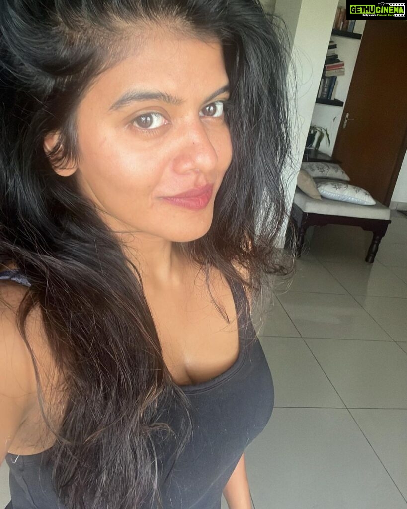 Swagatha S Krishnan Instagram - Recovering from bad health alongside a bad tan from outdoor shoots :) soo happy to be back on feet and Back to my bareskin days.. a 100 thank yous wont suffice the kinda help i got from my favourite dermatologist in town @dr_roopa.r and @ziclinic @uma.sethuraman . Their depigmentation peels have become my most favourite way to correct sun damage. Guys this is no paid ad . straight from my heart ♥️