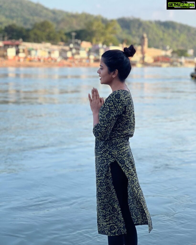 Swagatha S Krishnan Instagram - Ma Ganga 🙏🏼 Wishing and praying for all of us to the mighty mother Ganga from Rishikesh . She s the greatest mother and medicine that has been gifted to us. 🙏🏼 #jaigangamaiyya