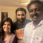 Swagatha S Krishnan Instagram – மாலைப் பொழுதிலொரு மேடை மிசையே   🌸

There are few people who are there for you as family, who believe, encourage and motivate you to be ur best. It was a truly memorable early dinner evening at home with a lot of conversations, learning and laughter with dearest @sasikumardir sir and @virumandi_dir sir. #lifeisbeatiful  #moments