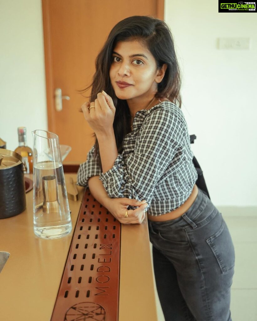 Swagatha S Krishnan Instagram - Found speedxbars while looking for a one-of-a-kind home bar. This beauty is not just a style statement but has also become all my friends’ favourite. Classy, functional, portable & convenient. This is a must have home bar we’ve always wanted 🥂 #speedxbars #collaboration