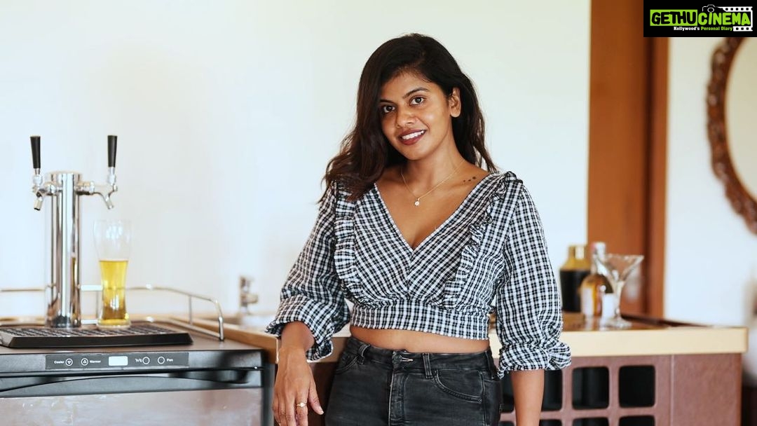Swagatha S Krishnan Instagram - Found speedxbars while looking for a one-of-a-kind home bar. This beauty is not just a style statement but has also become all my friends’ favourite. Classy, functional, portable & convenient. This is a must have home bar we’ve always wanted 🥂 #speedxbars #collaboration