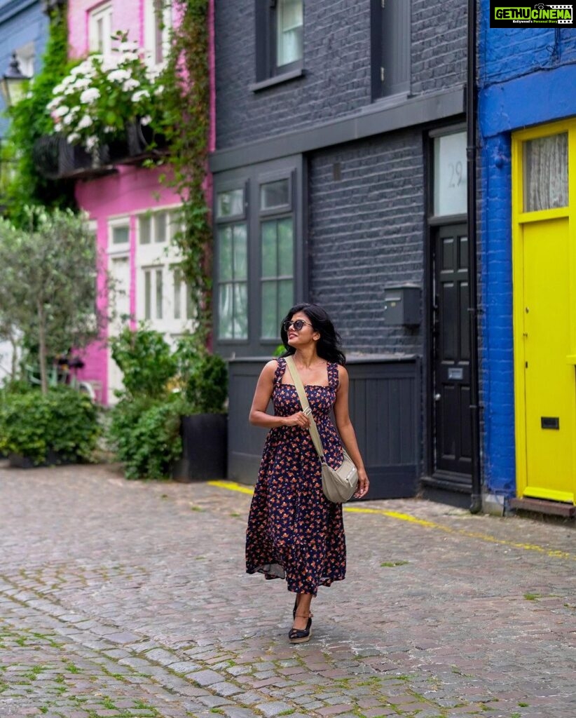 Swagatha S Krishnan Instagram - Did you not hear my lady.. Notting Hill is the prettiest of em all 🪺Photography : @bullishpixels @_lost_in_transit . If an hours’ walking around the neighbourhood can make him shoot like this then i should highly recommend for you to book @bullishpixels for photography along with your flights n hotel bookings . #london #nottinghill