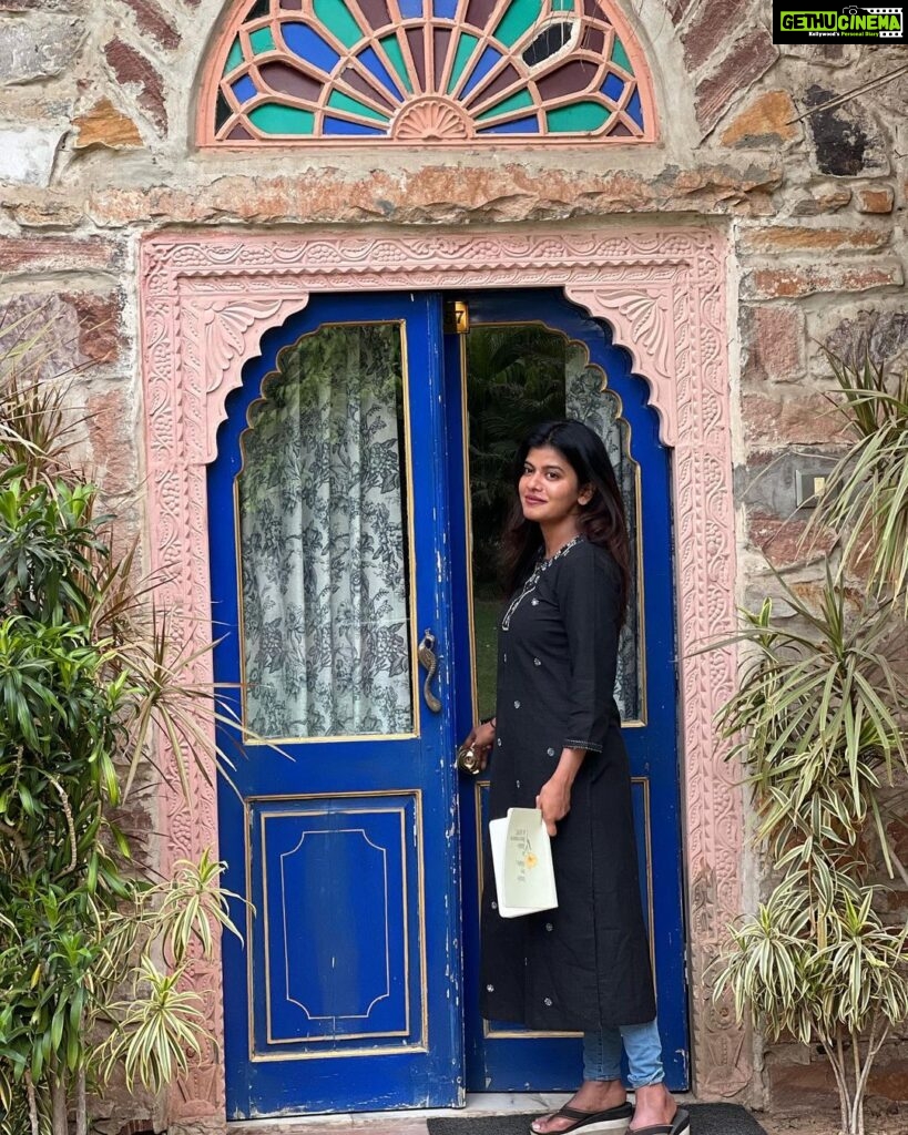 Swagatha S Krishnan Instagram - Good morning you pink beauty #jaipur #frames #colors #workmode Jaipur, Rajasthan