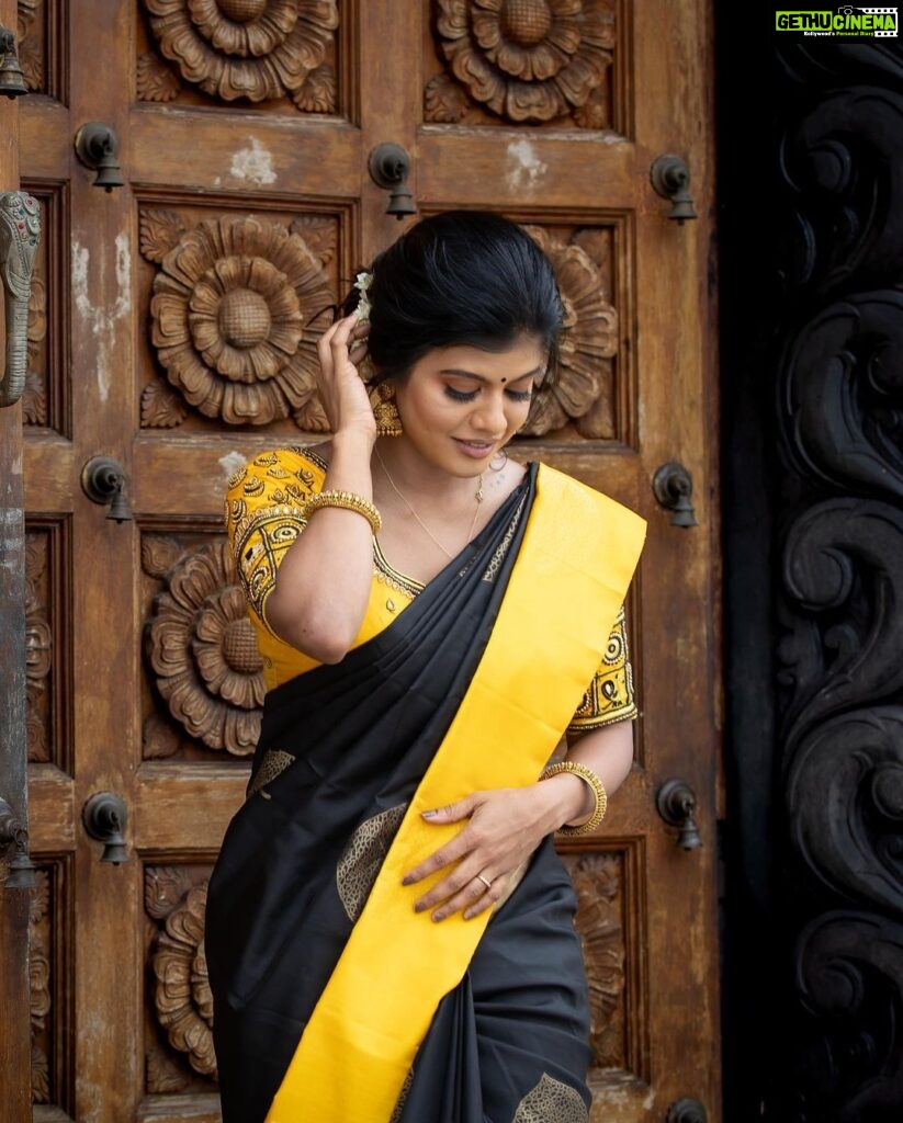Swagatha S Krishnan Instagram - This was such a memorable shoot for many reasons. Firstly for the wonderful @milarajmakeup s talent, for keeping my skin tone intact and giving me my favourite kind of flawless makeup. This gorgeous saree in black and yellow from @kanchi_divine_collection , the wonderful @saransphotography on the camera , Mallipoo in malaysia from @sanas_garden and @raj_kumar_8211 for the impeccable hospitality and welcome ! Cant thank you guys for making me so comfortable throughout the shoot . Cant wait to be back in malaysia to see you all ♥️