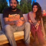 Swagatha S Krishnan Instagram – மாலைப் பொழுதிலொரு மேடை மிசையே   🌸

There are few people who are there for you as family, who believe, encourage and motivate you to be ur best. It was a truly memorable early dinner evening at home with a lot of conversations, learning and laughter with dearest @sasikumardir sir and @virumandi_dir sir. #lifeisbeatiful  #moments