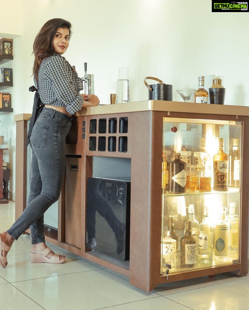Swagatha S Krishnan Instagram - Found speedxbars while looking for a one-of-a-kind home bar. This beauty is not just a style statement but has also become all my friends’ favourite. Classy, functional, portable & convenient. This is a must have home bar we’ve always wanted 🥂 #speedxbars #collaboration