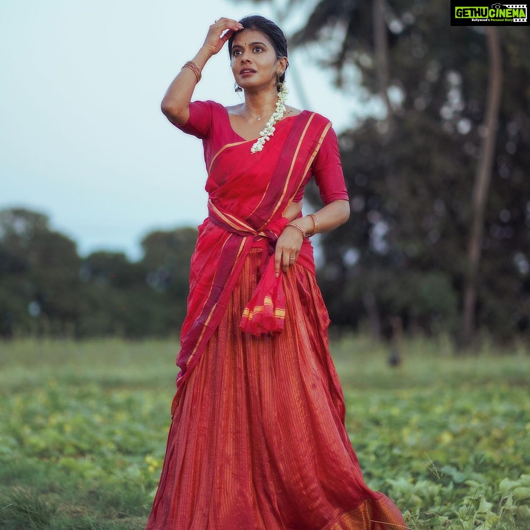 Swagatha S Krishnan Instagram - தீம்தனனா தீம்தனனா திரனா 🌼 Shot by : @sinty_boy & @thetravelingphotographist Mua and hair stylist : @anjusartistry Costume : @dimahfashion Retouch : @sinty_boy & @thetravelingphotographist