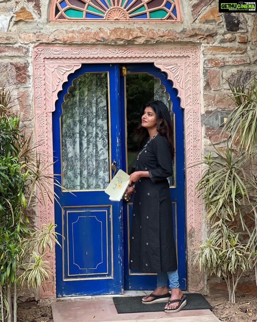 Swagatha S Krishnan Instagram - Good morning you pink beauty #jaipur #frames #colors #workmode Jaipur, Rajasthan