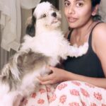 Swagatha S Krishnan Instagram – Late night post dinner insta trends conversations with kadakutti Kanmani 🐶#dogmom #shihtzu #urulakelanguchellakutty