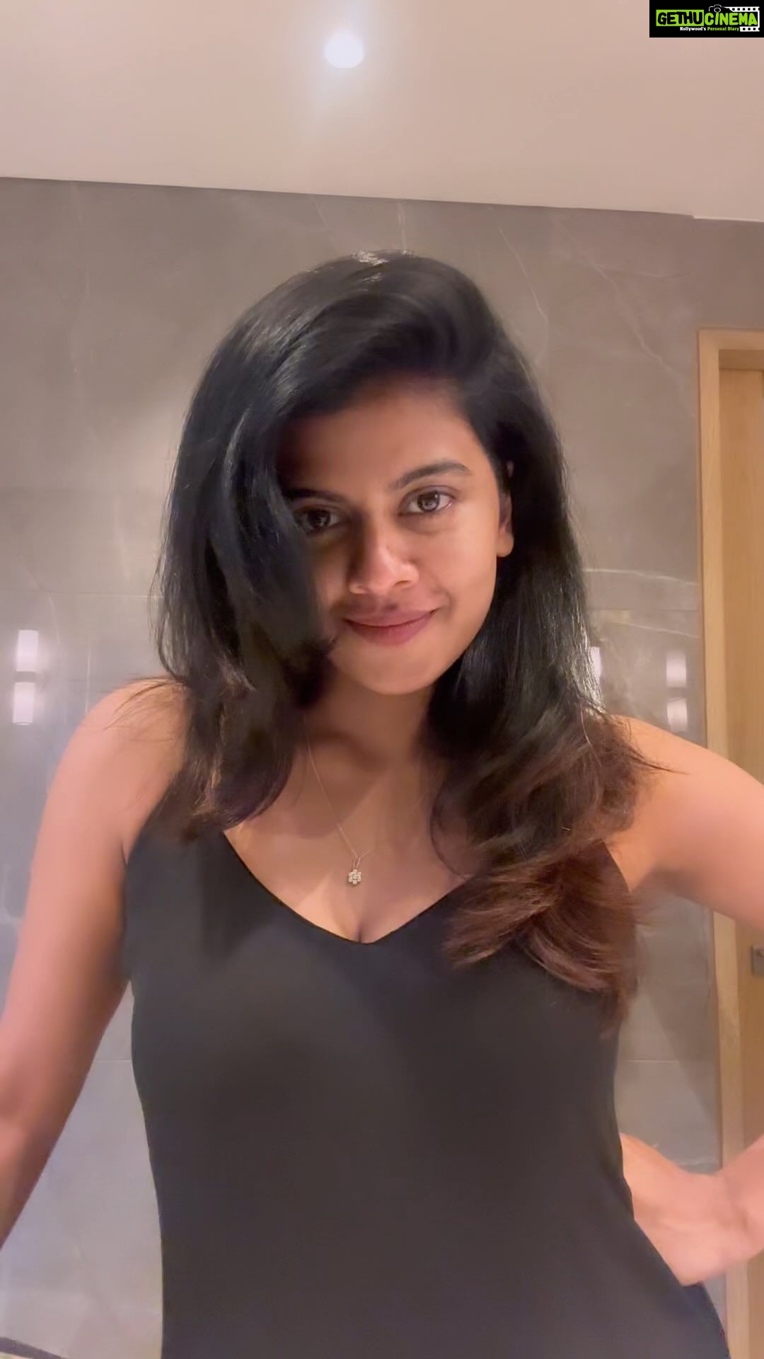 Swagatha S Krishnan Instagram - With regard to sunscreen it is my mantra when I say “more is more” . Remember to hydrate yourself especially through the summers . Reapply sunscreen every 2-3 hours and apply sunscreen even while indoors. Sunscreen is a true saviour from a lot of skin diseases and complications that may arise due to sun damage. Also for allergic and sensitive skin consult a dermatologist to find the perfect sunscreen. See you with my next video 😘#sunscreen #sundamage #summer #skincare