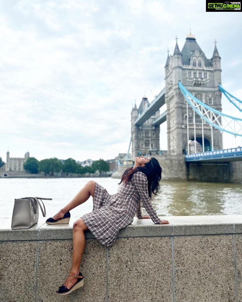 Swagatha S Krishnan Instagram - Channelling the tourist in me ;) 🌸 Shot on iphone by @goutham_healer #london #towerbridge Kensington Gardens