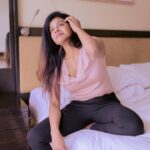 Swagatha S Krishnan Instagram - என் போதை தேனே… முத்தம் கொஞ்சு… 🍓 Photography : @navin_prasathh #mornings #love #poetry #tamil #kaadhal #music