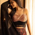 Swathishta Krishnan Instagram - 🥰😍😘 . . . . Wearing @_.rubeenavogueofficial._ Captured by @mikkie_photographhy Edit @sabu.dxb MUAH @vishaa_hairandmakeup Hairdo @anu_hairstylist_sareedrapist Accessories @fineshinejewels