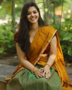 Swathishta Krishnan Instagram - Living That CuTe FaCe,CHubbY WaISt kinda Life 😁
.
.
.
Wearing @ekantastudio 
Captured by @sat_narain @im__khalid_ @srivathsan_vijayaraghavan