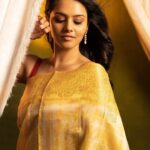 Swathishta Krishnan Instagram - SAREE is always an Epitome of FEMININITY 💛 . . . . Beautifully crafted @rajmahal_official Perfect accessories by @fineshinejewels MUAH @jiyamakeupartistry @marysbridalstudio Shot by @mikkie_photographhy