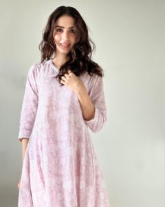 Swati Kapoor Instagram - There I glow again 💕 

Outfit @akisostore 

Styled by @seam_stress_by_rajludhwani