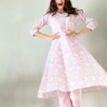 Swati Kapoor Instagram - There I glow again 💕 Outfit @akisostore Styled by @seam_stress_by_rajludhwani