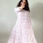 Swati Kapoor Instagram - There I glow again 💕 Outfit @akisostore Styled by @seam_stress_by_rajludhwani