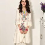 Swati Kapoor Instagram - 🪻🪻🪻🪻🪻 Have you downloaded hipi yet ? Link in bio 🪻 Outfit by @pinkwardrobevadodara Styled by- @seam_stress_by_rajludhwani