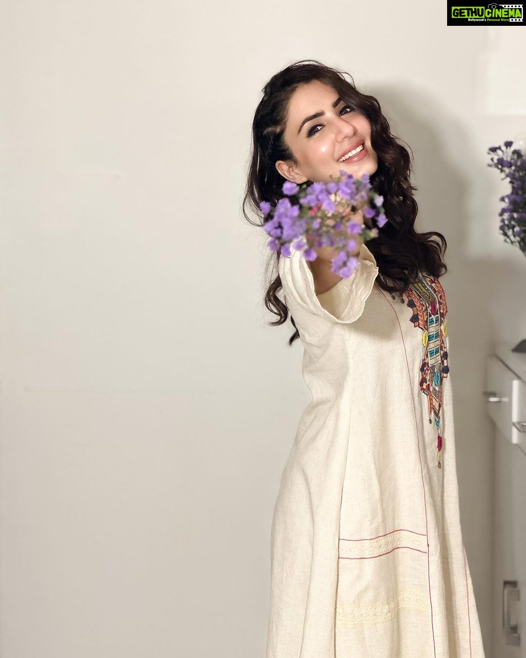 Swati Kapoor - 34.5K Likes - 🪻🪻🪻🪻🪻
Have you downloaded hipi yet ?
Link in bio 🪻
Outfit by @pinkwardrobevadodara
Styled by- @seam_stress_by_rajludhwani