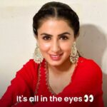 Swati Kapoor Instagram - 𝐃𝐢𝐯𝐢𝐧𝐠 𝐢𝐧𝐭𝐨 𝐛𝐞𝐚𝐮𝐭𝐲 𝐰𝐢𝐭𝐡 𝐞𝐯𝐞𝐫𝐲 𝐛𝐥𝐢𝐧𝐤 ✨ @swatikapoor_ mesmerizing kohl eyes steal the spotlight and leave us spellbound! 💕 Embrace the elegance that lies in her eyes and visit the Hipi app to enjoy her amazing content. #hipikaromorekaro #lol #shortvideos #funny #swatikapoor #eyes #kajal #laughs #latest #rofl #hipi