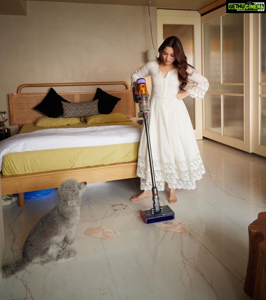 Tamannaah Instagram - Messy liquid spills - bye bye! Not only dry dust present in nooks and crannies of our home, now the Dyson submarine also takes care of wet surfaces. A truly remarkable investment for our homes with little fur balls🥰 #DysonIndia #WetandDryVacuum #DysonSubmarine #DysonHome #gifted @dyson_india