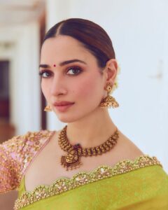 Tamannaah Instagram - 🌸🌸🌸

The sari is nothing short of a piece of art @neeta_lulla love how you always create timeless elegance so effortlessly.